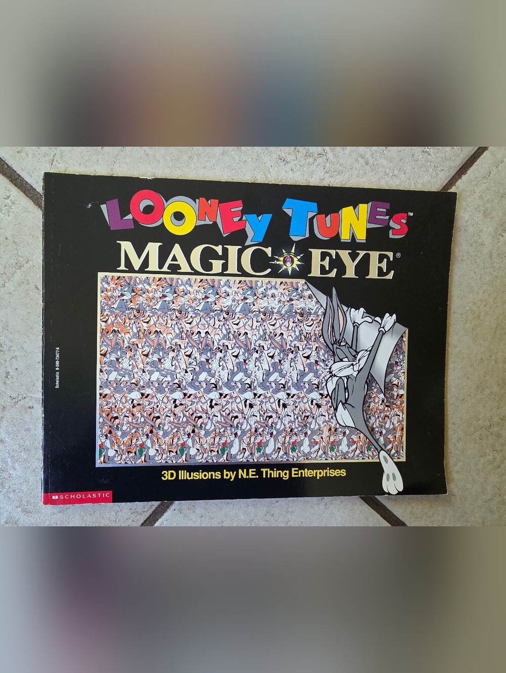 LOONEY TUNES Magic Eye Book